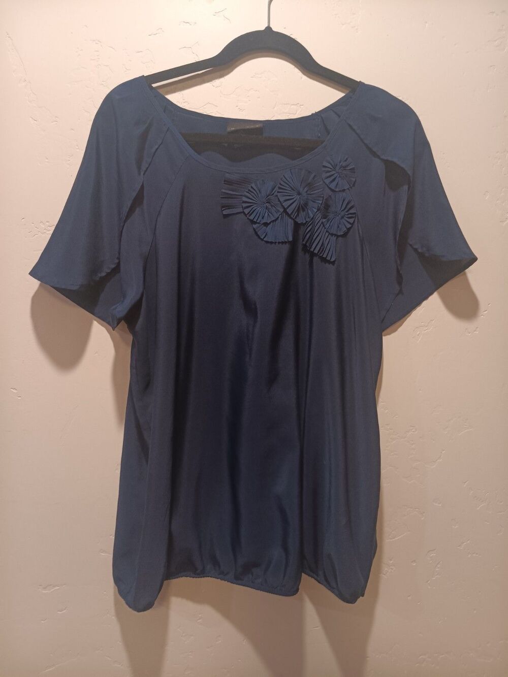 Lane Bryant Navy Blue Short Sleeve Flutter Raised Floral Blouse Womens  14/16